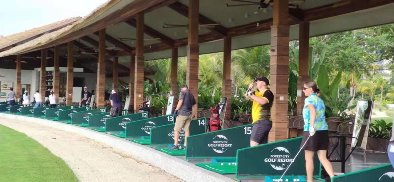 Forest City Golf Hotel Nusajaya  Buitenkant foto